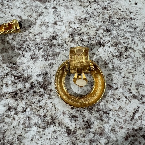 Givenchy vintage brooch and single earring - Picture 9 of 11